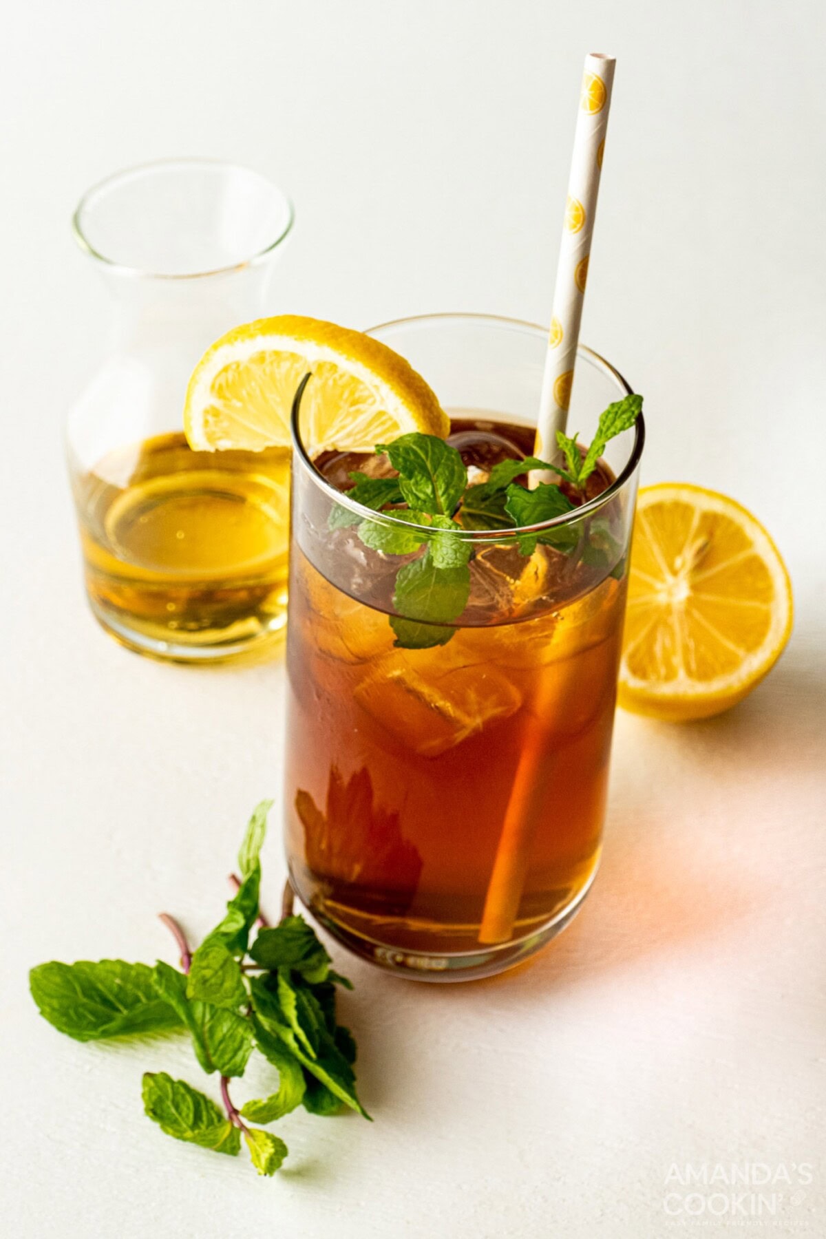 glass of iced tea cocktail