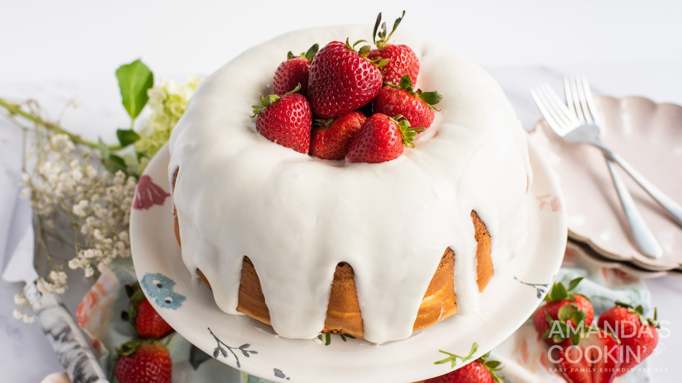 Strawberry Bundt Cake Amanda S Cookin