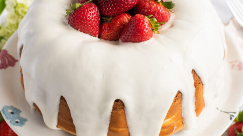 Strawberry Bundt Cake - Amanda's Cookin' - Cake & Cupcakes