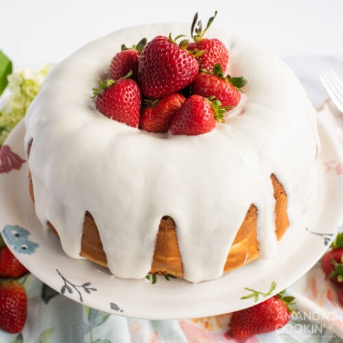 strawberry bundt cake