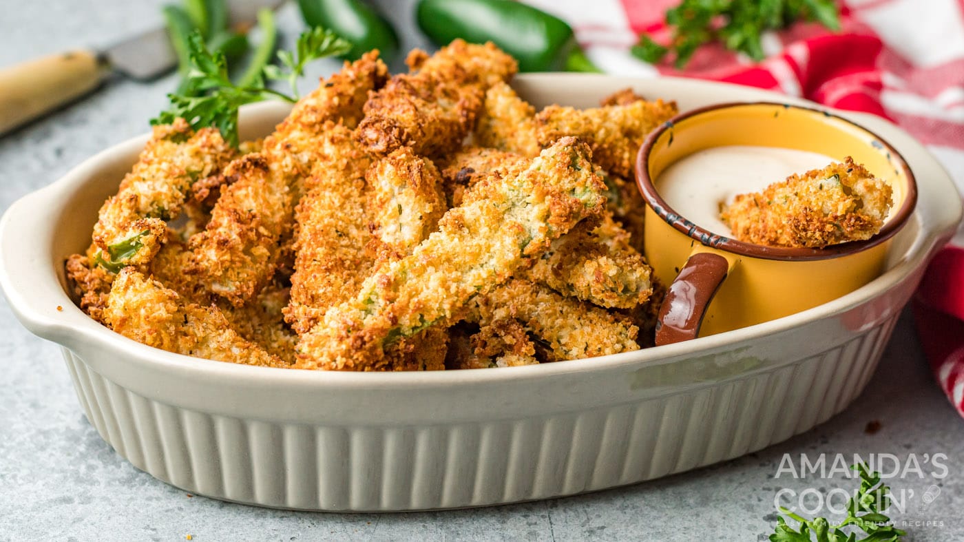 Forget the greasy oily mess of the deep fryer, you can make these air fryer jalapeno fries in a snap
