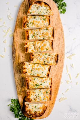 Cheesy Garlic Bread - Amanda's Cookin' - Apps & Finger Foods