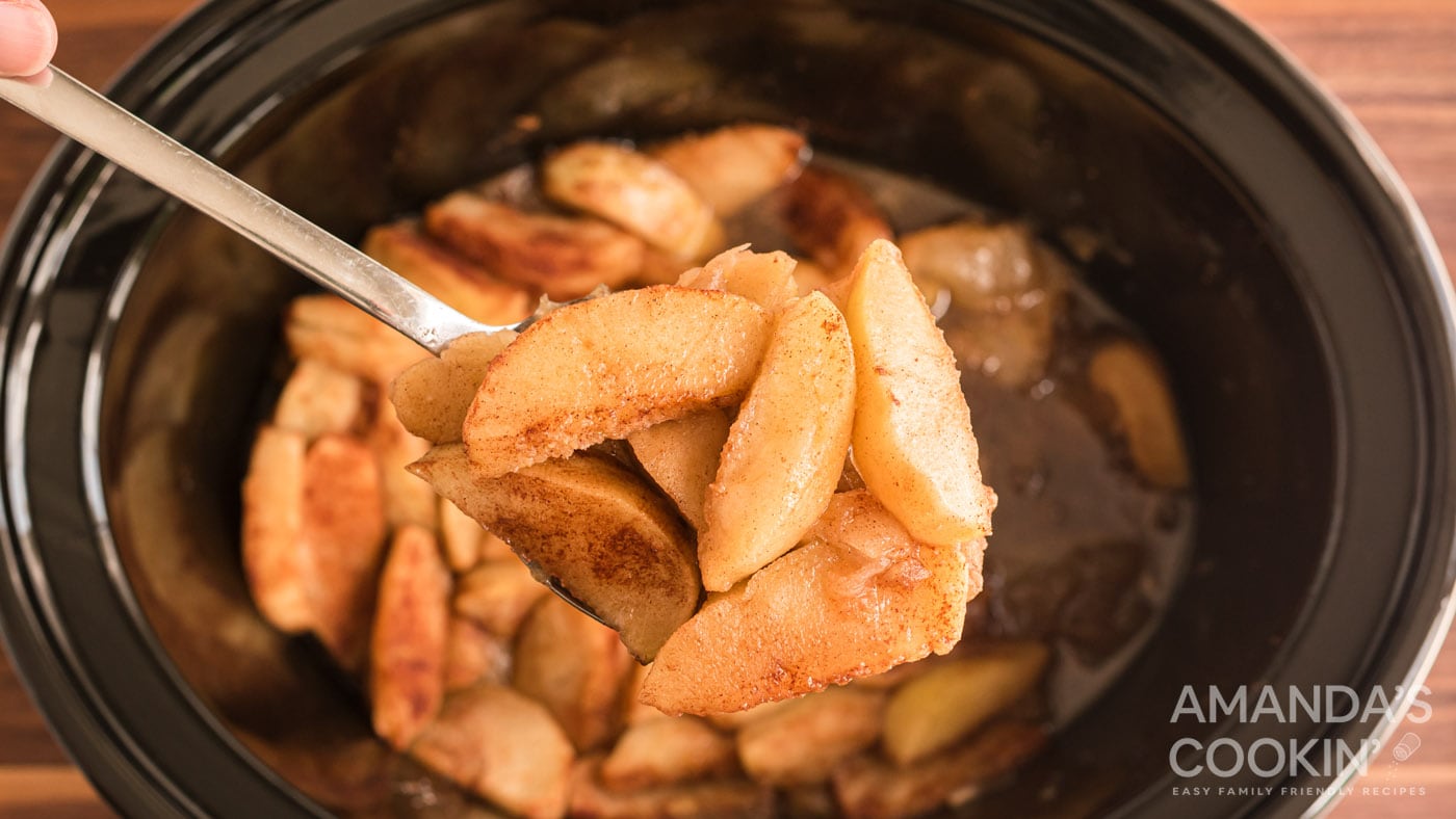 Crockpot Cinnamon Apples: taste and smell just like fall!