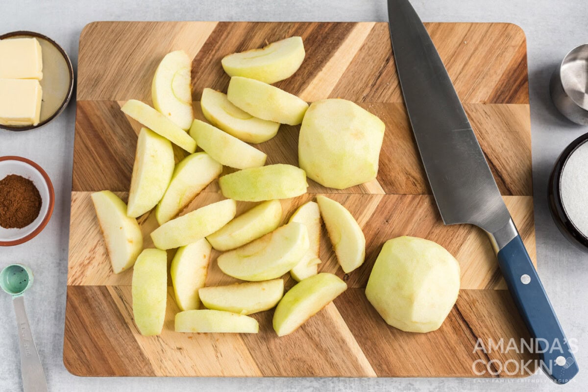 sliced granny smith apples on cutting board