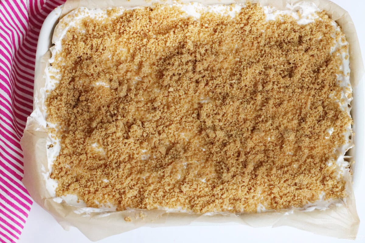 graham cracker topping on strawberry cheesecake bars
