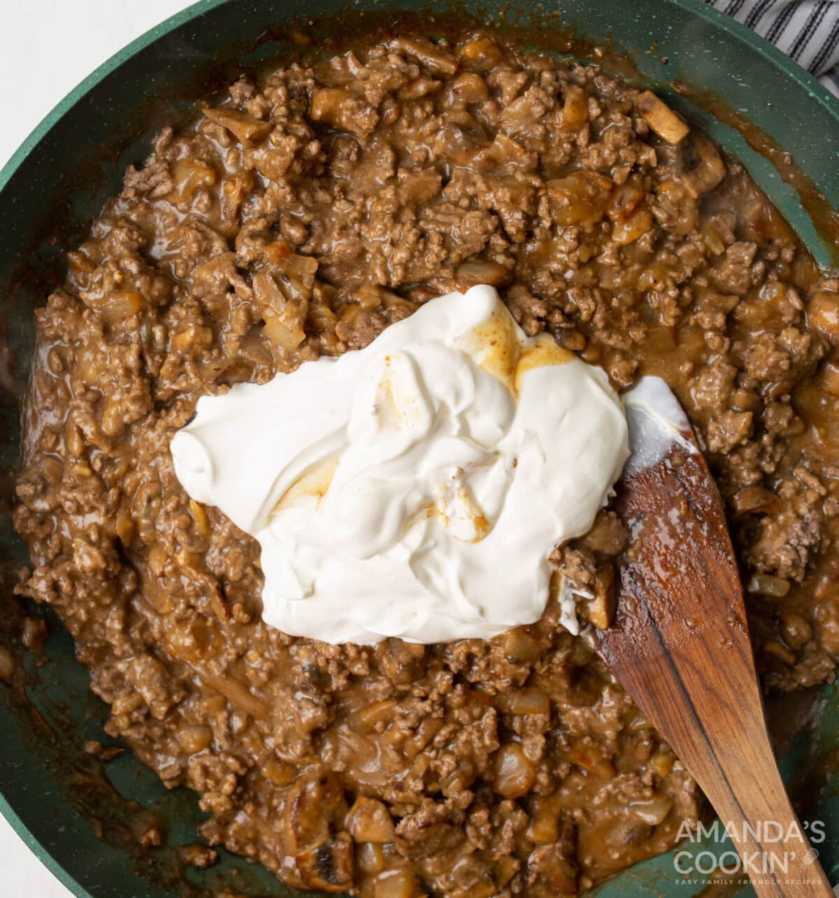 sour cream over ground beef stroganoff