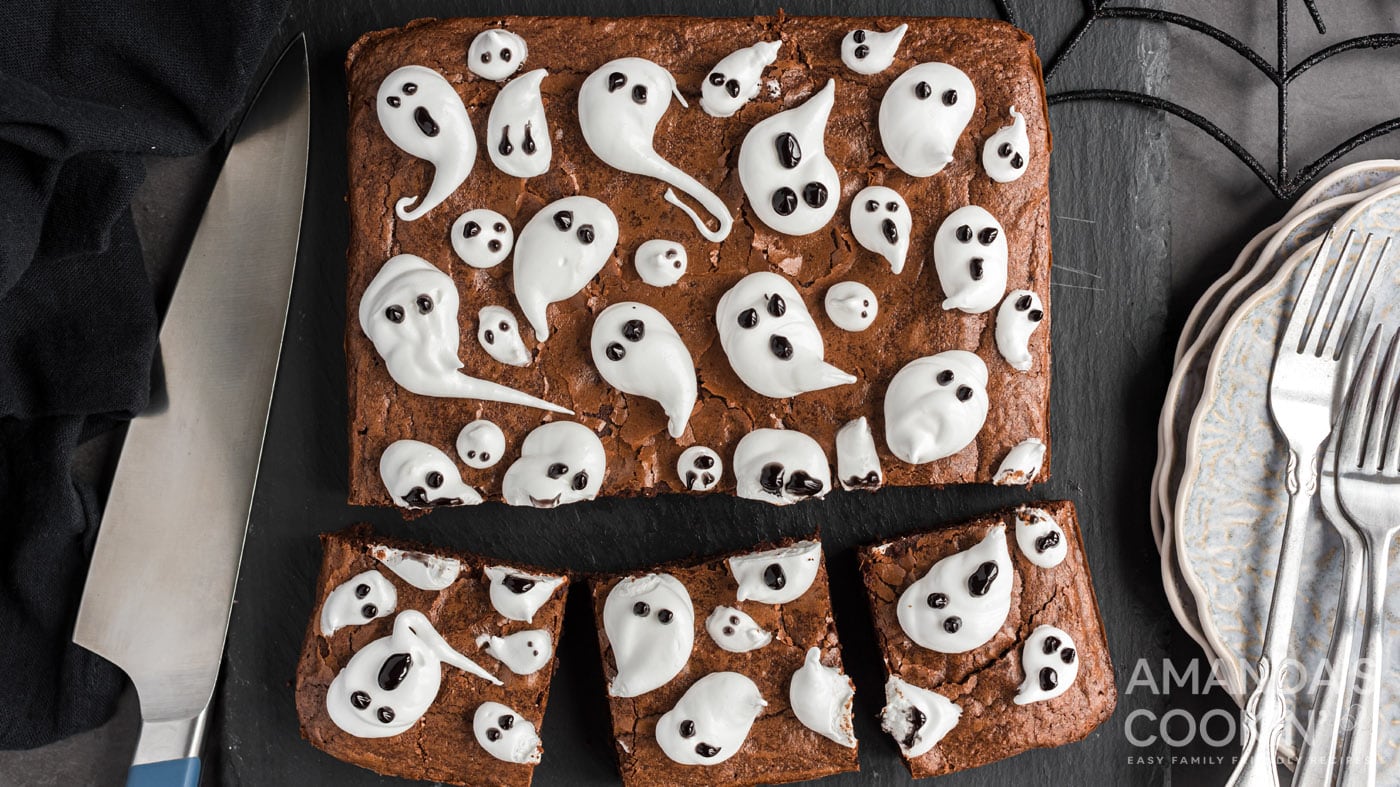 Spooky, but not spine-chilling! These ghost brownies are a fun Halloween treat to make with kids or 
