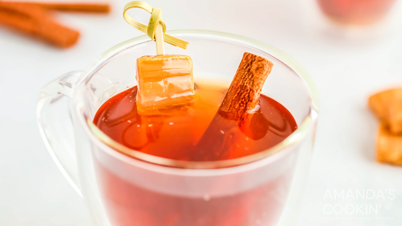 This cocktail is perfect to sip on for Thanksgiving or fall dinner parties with hints of caramel, va