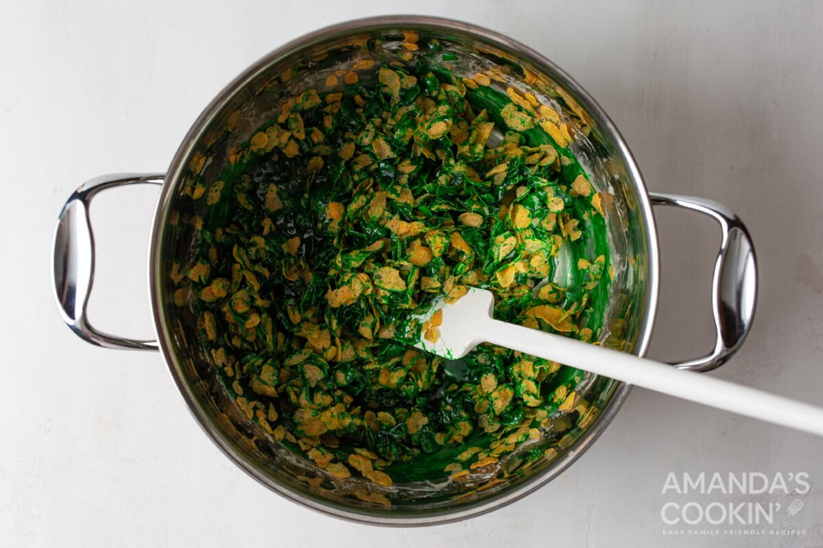 green food color in mashmallow mixture