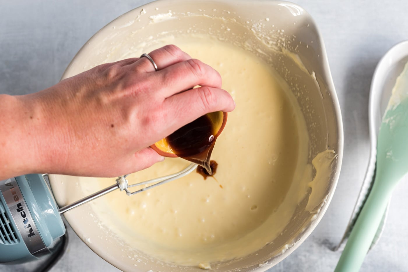 adding vanilla extract to cheesecake mixture