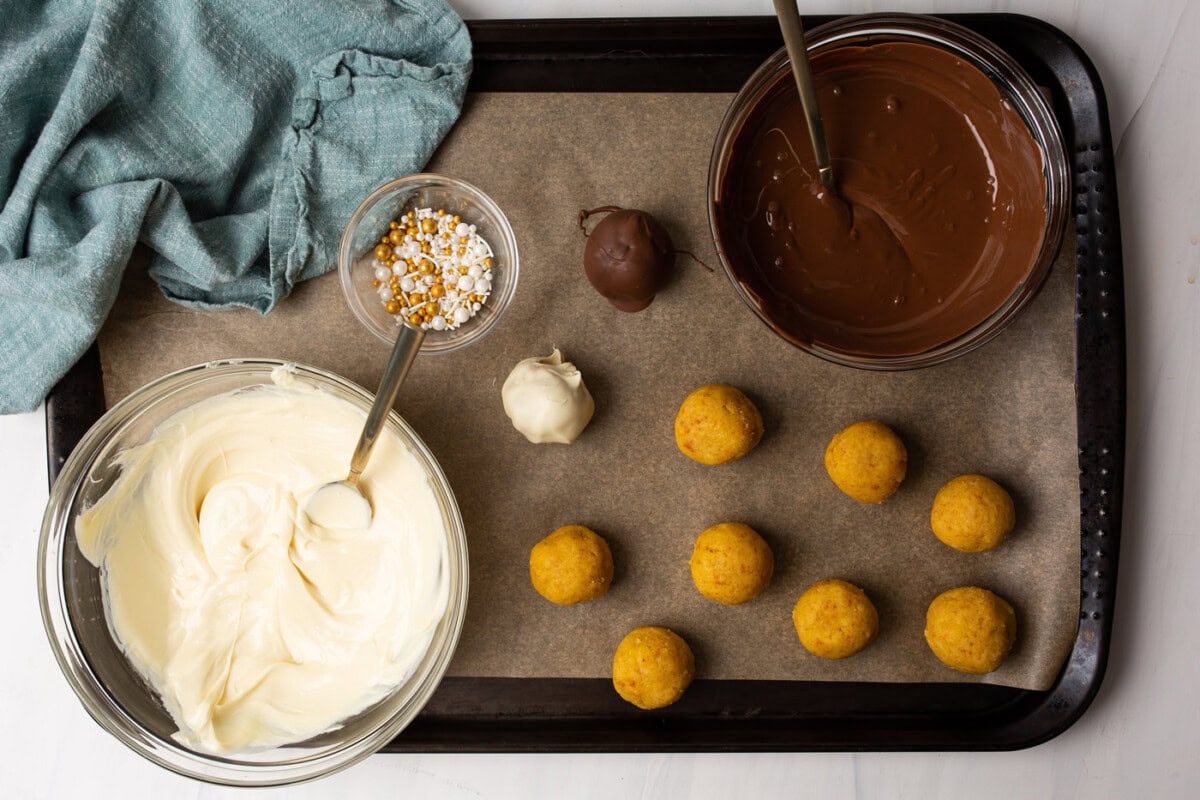 cake ball dipped in white chocolate and milk chocoalte
