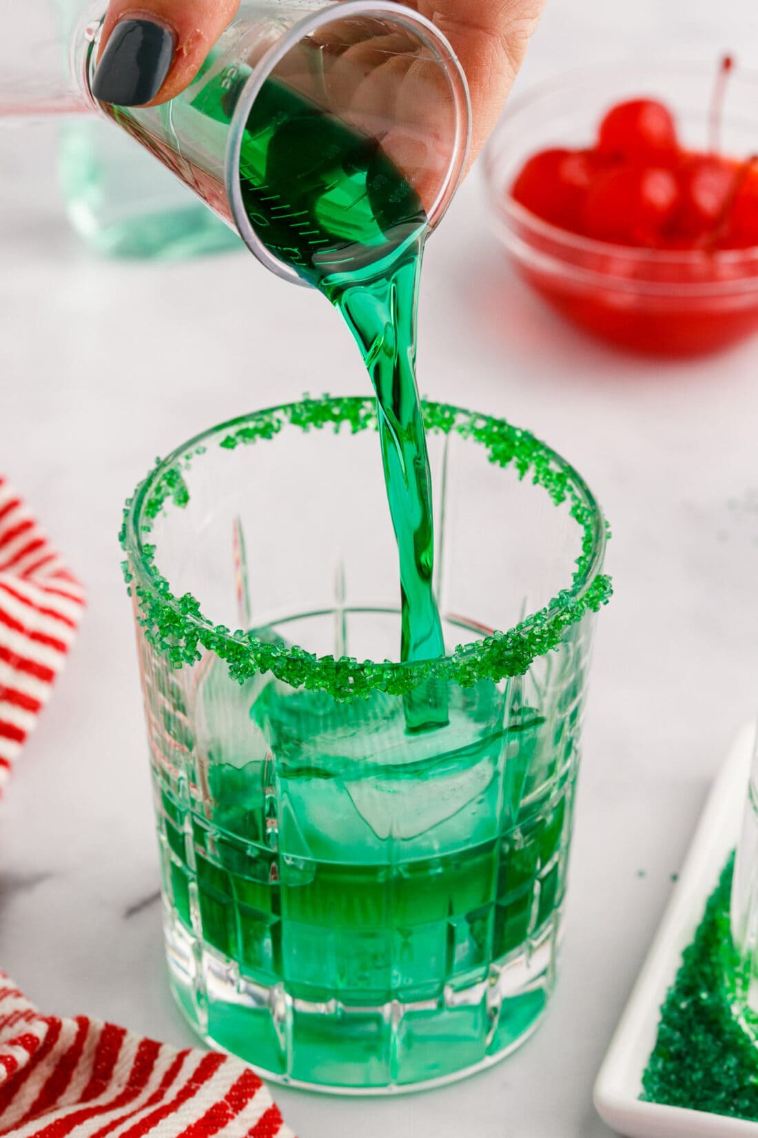 Grinch Cocktail - Amanda's Cookin' - Cocktails