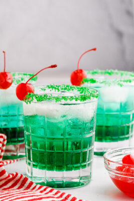 Grinch Cocktail - Amanda's Cookin' - Cocktails