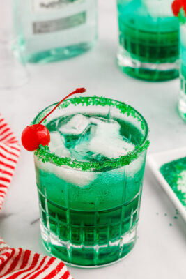 Grinch Cocktail - Amanda's Cookin' - Cocktails