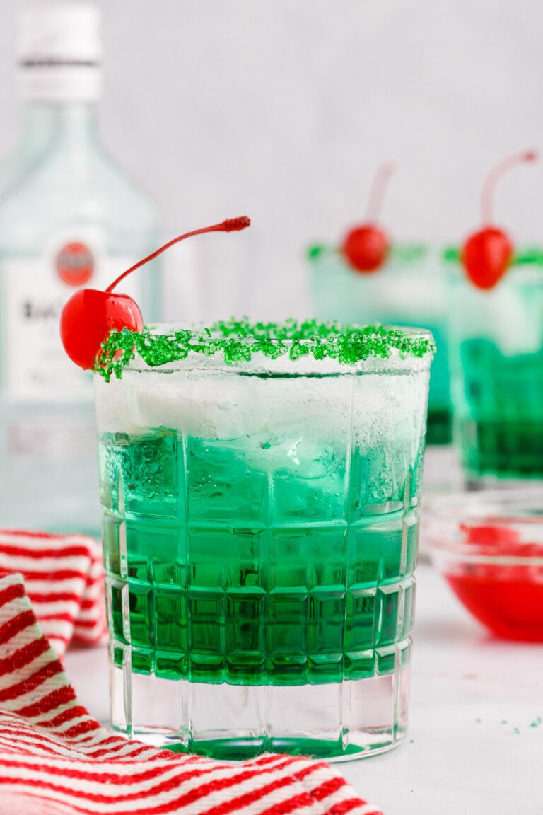 Grinch Cocktail - Amanda's Cookin' - Cocktails