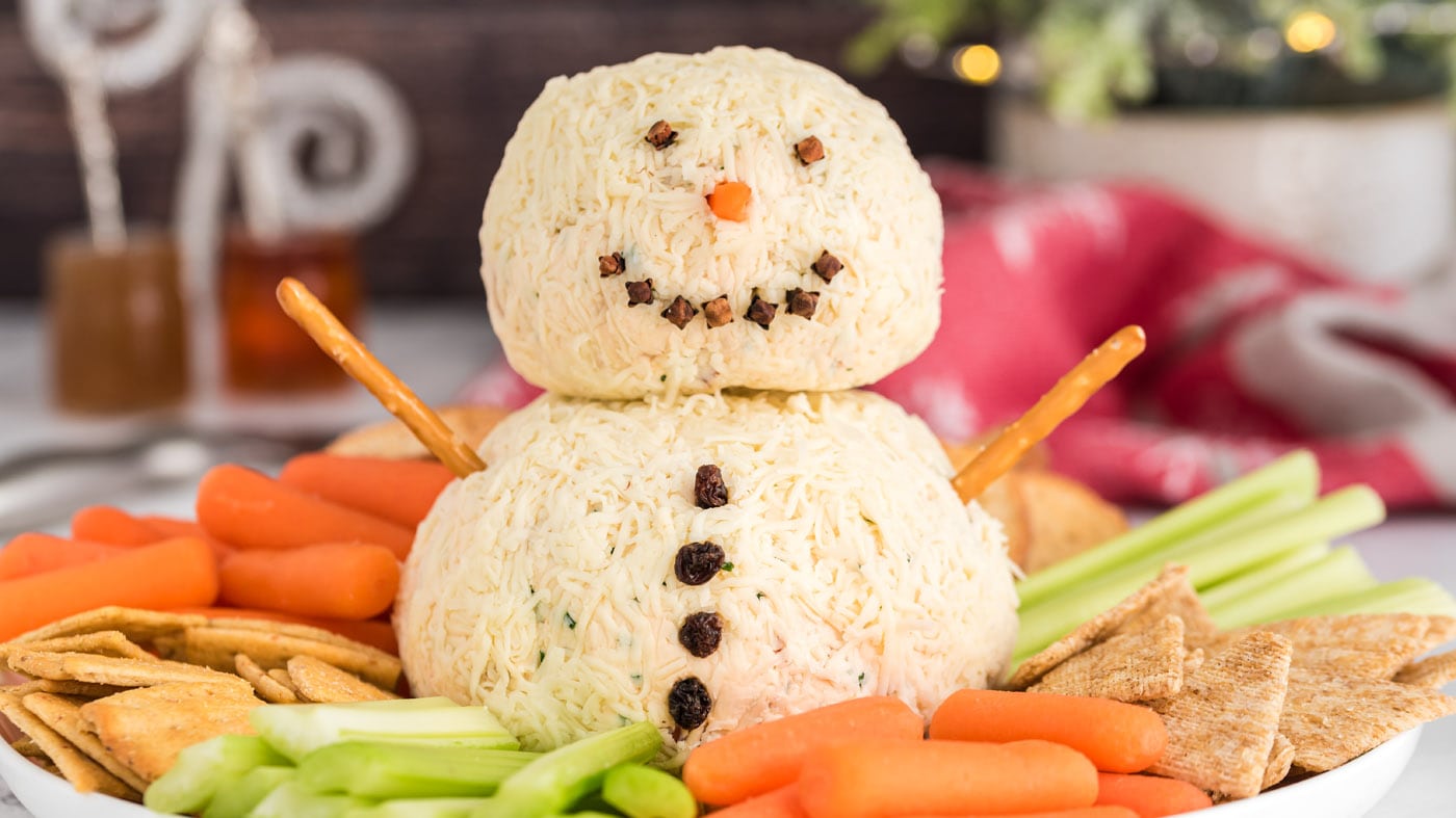 Smoky gouda cheese meets sundried tomatoes in this adorable snowman cheeseball. A fun and festive ap