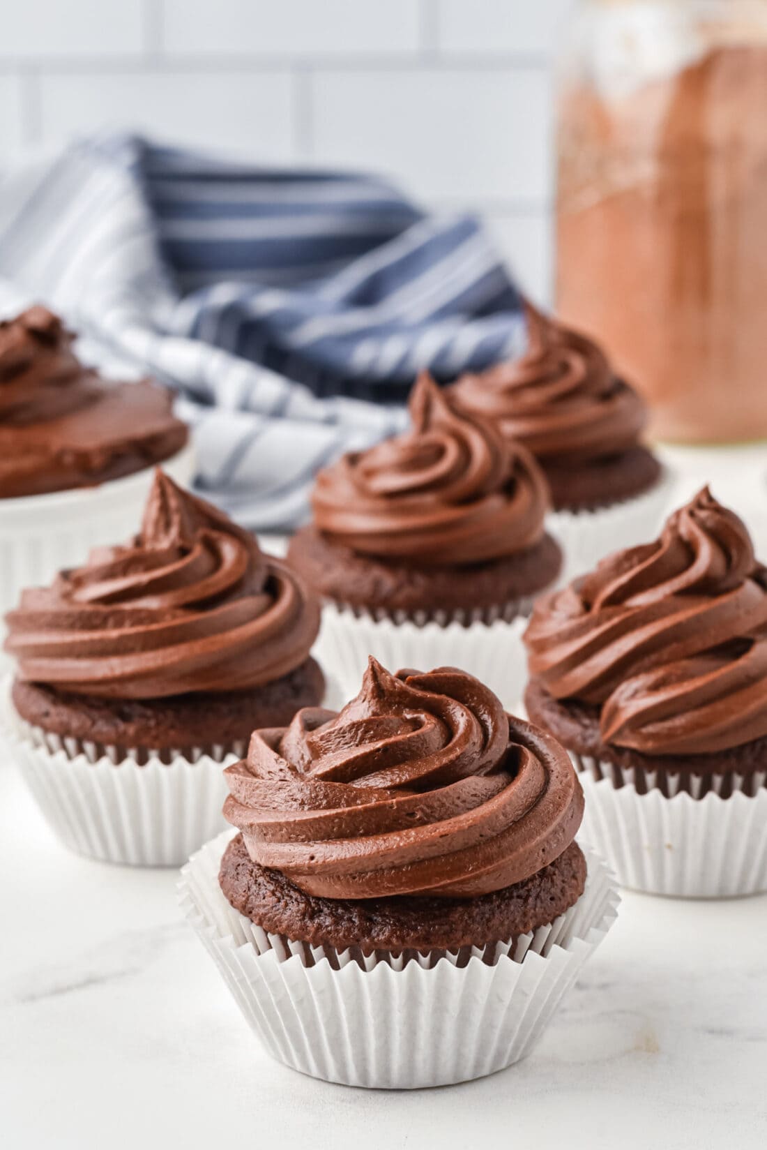 chocolate frosted cupcakes