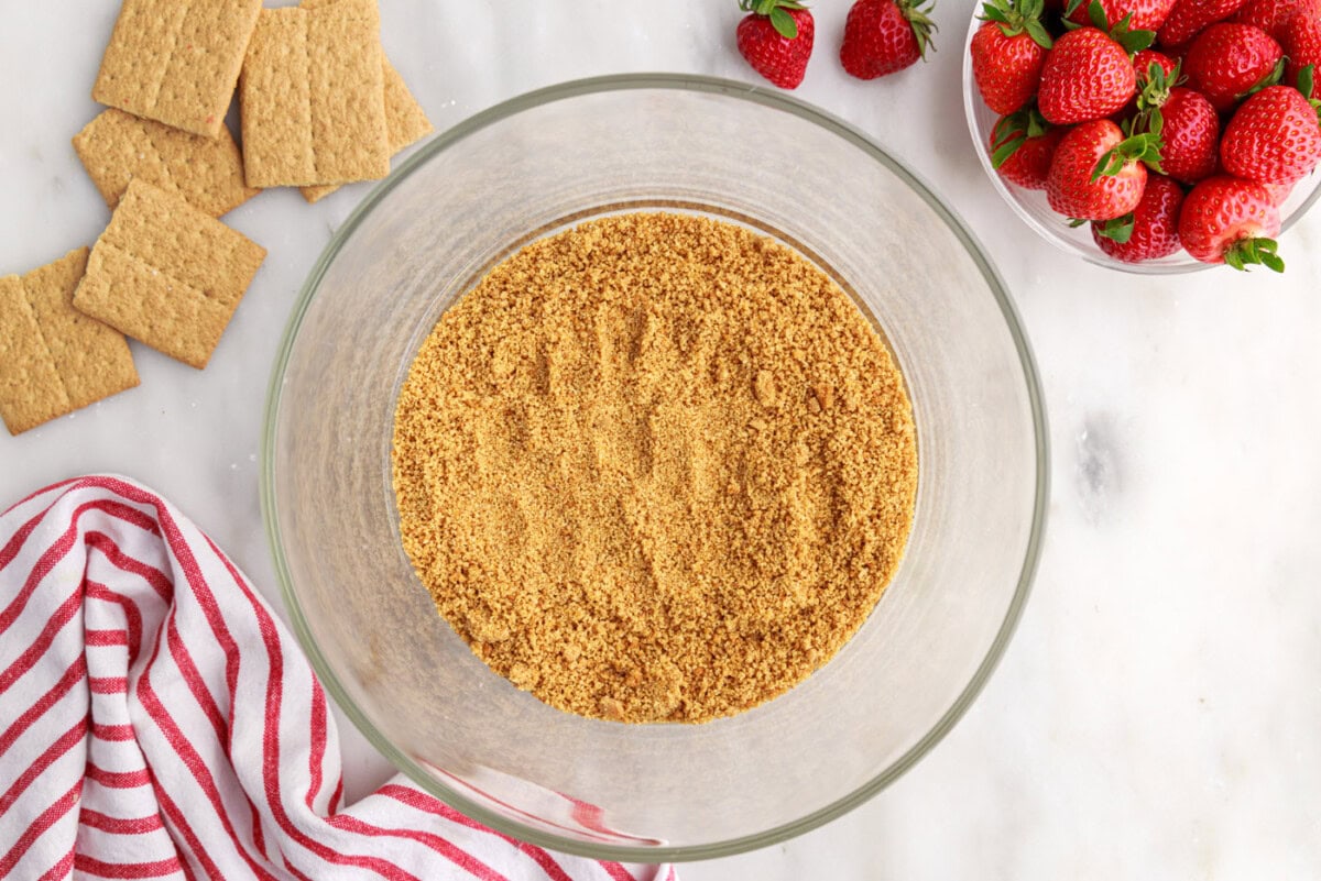 graham cracker layer in trifle bowl