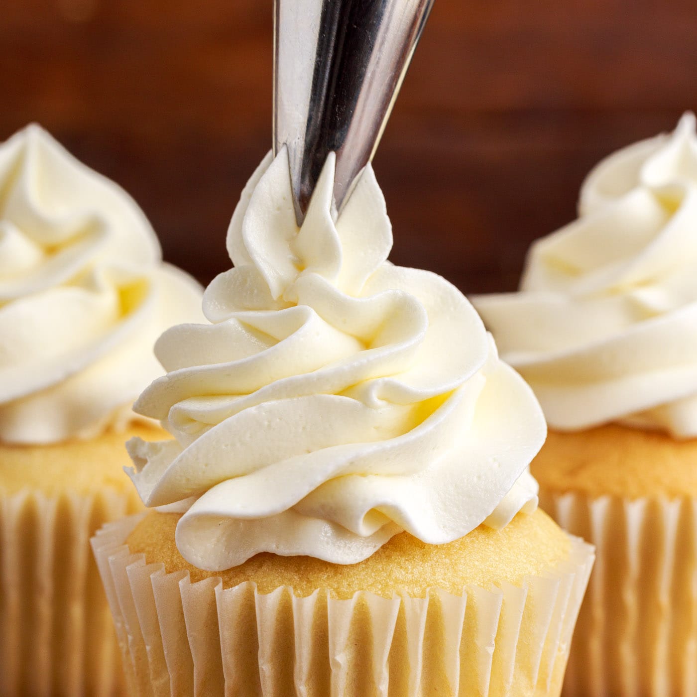 Perfect Vanilla Buttercream Frosting (Tips to get Creamy Vanilla Frosting)  - The Flavor Bender
