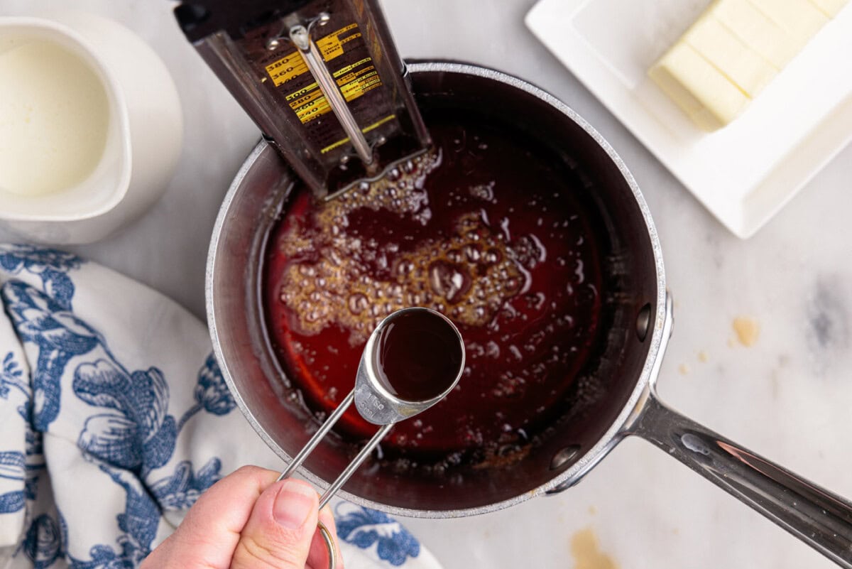 adding vanilla extract to caramel sauce