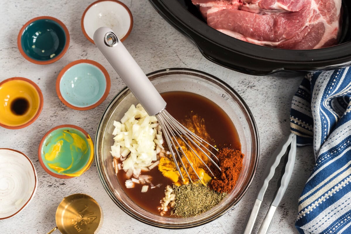 seasonings and sauce ingredients for pulled pork