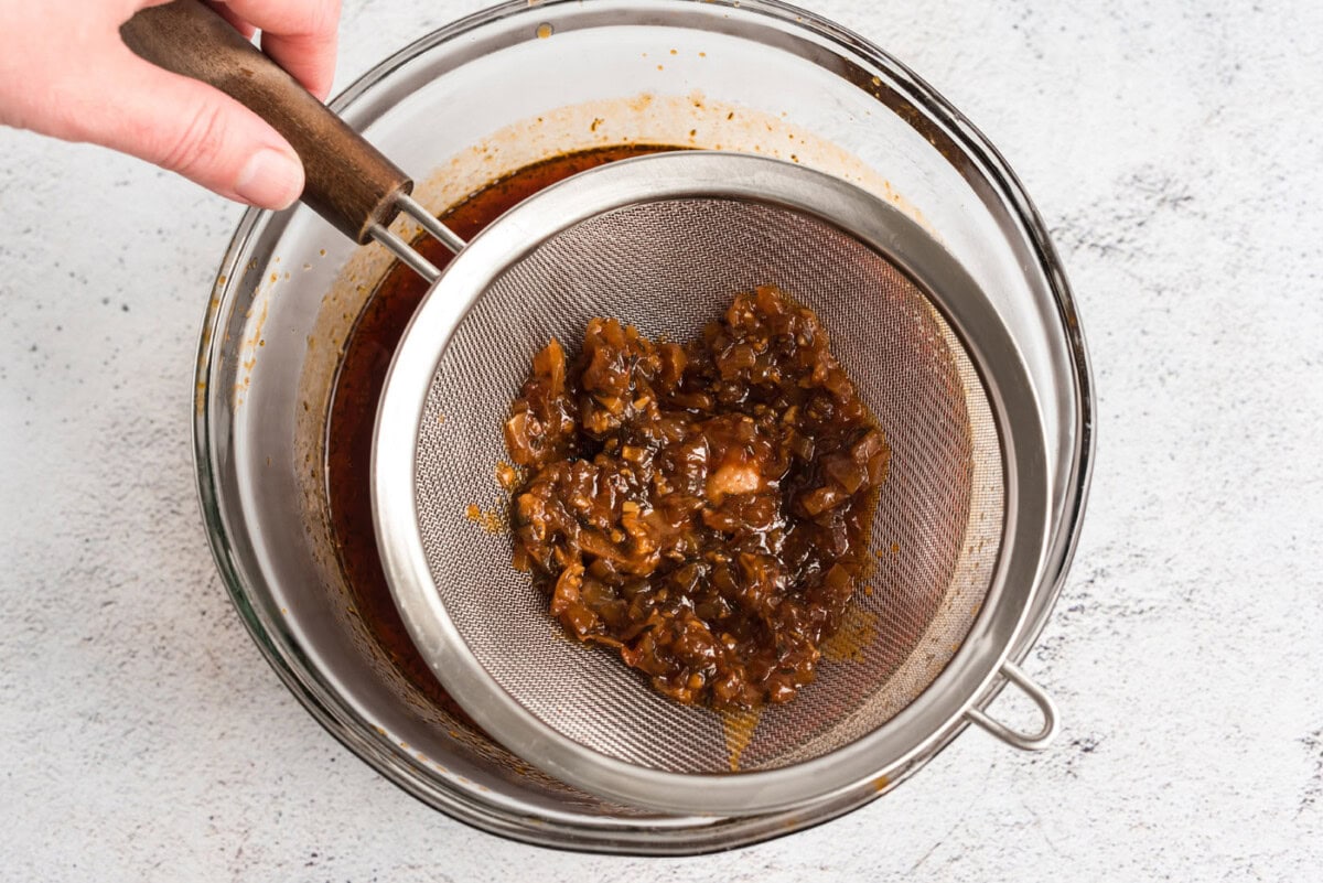 straining pulled pork sauce