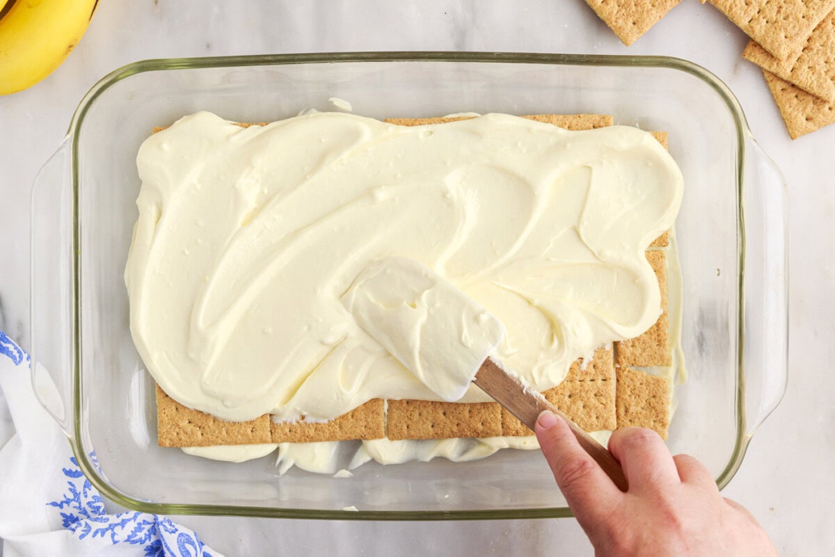 spreading banana cream pudding on top of graham crackers
