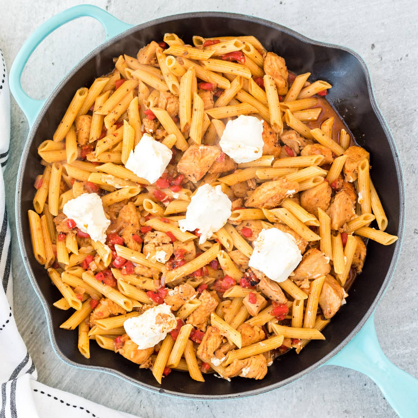 cajun chicken pasta with cream cheese on top