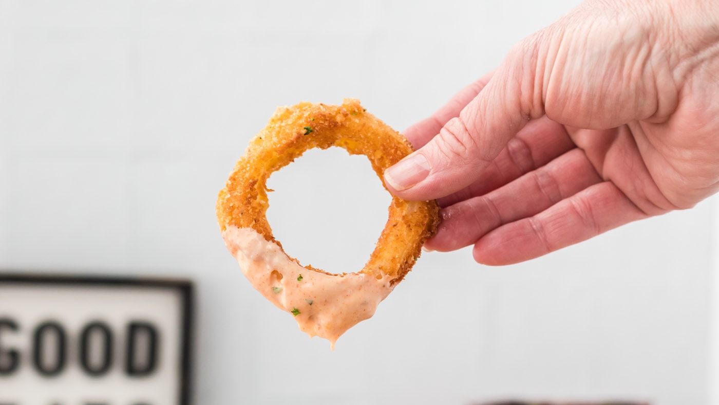 These onion rings are really easy to make with a simple slice of an onion, a dip in batter, and a ro