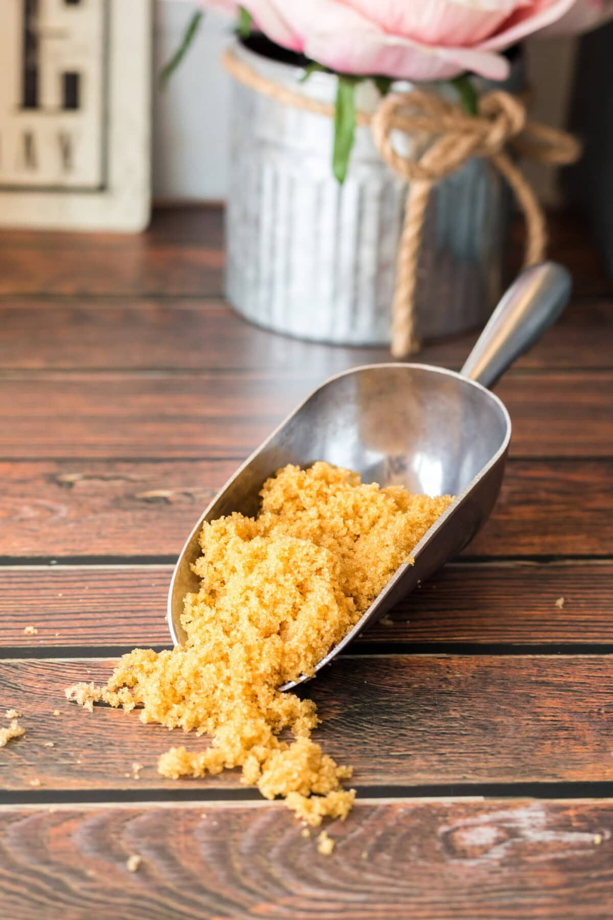 scoop of Brown Sugar Substitute