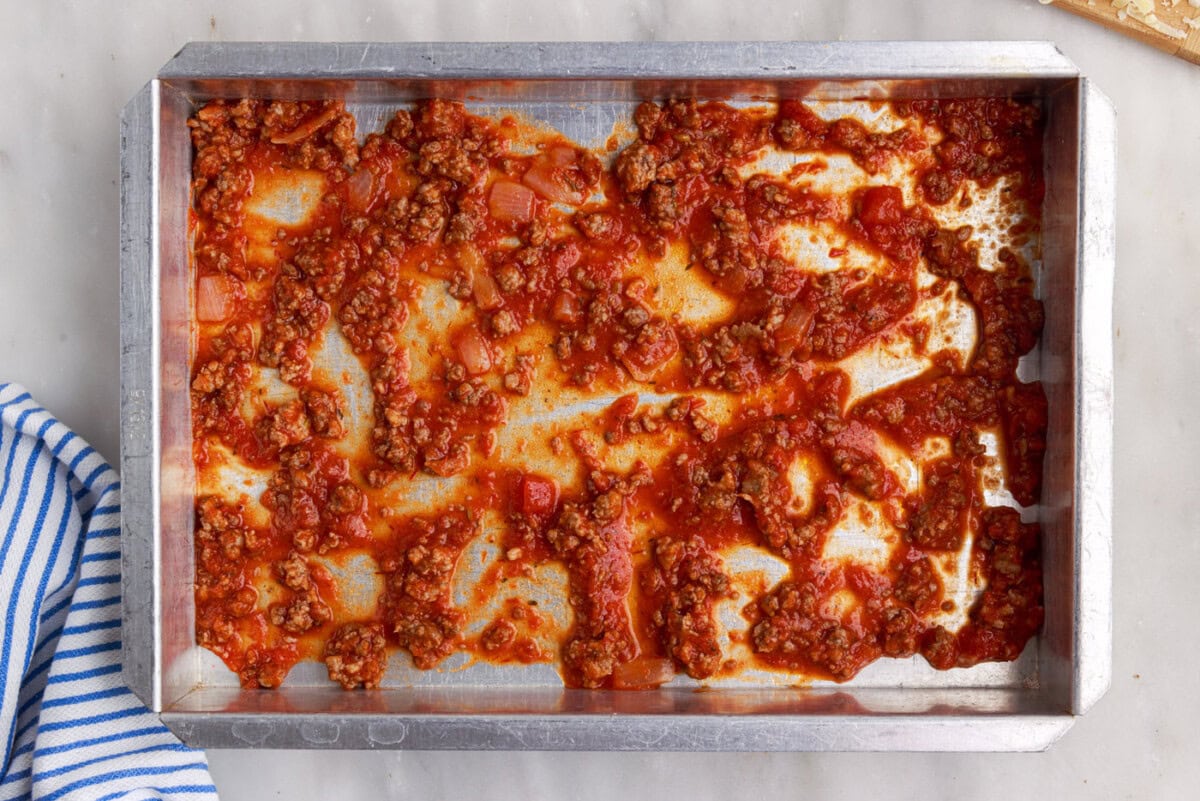 layer of meat sauce on bottom of a pan