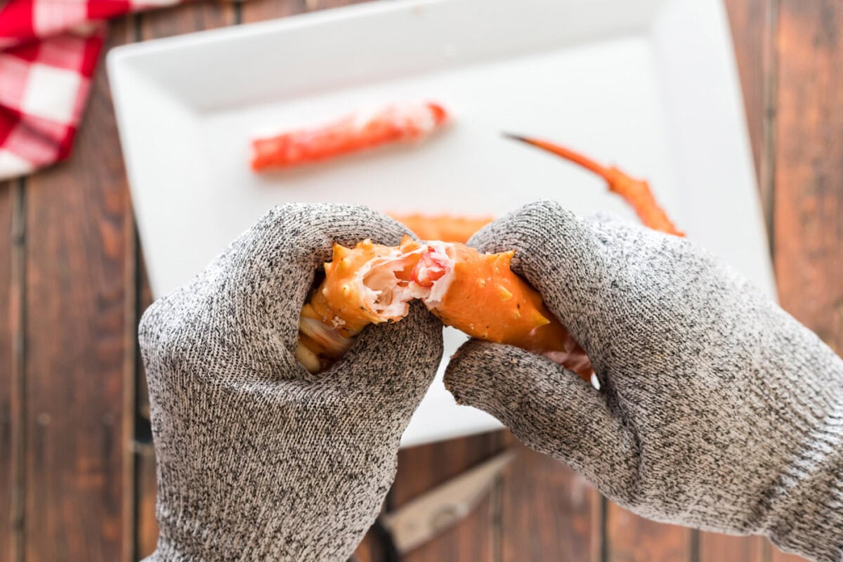 hands cracking crab leg open