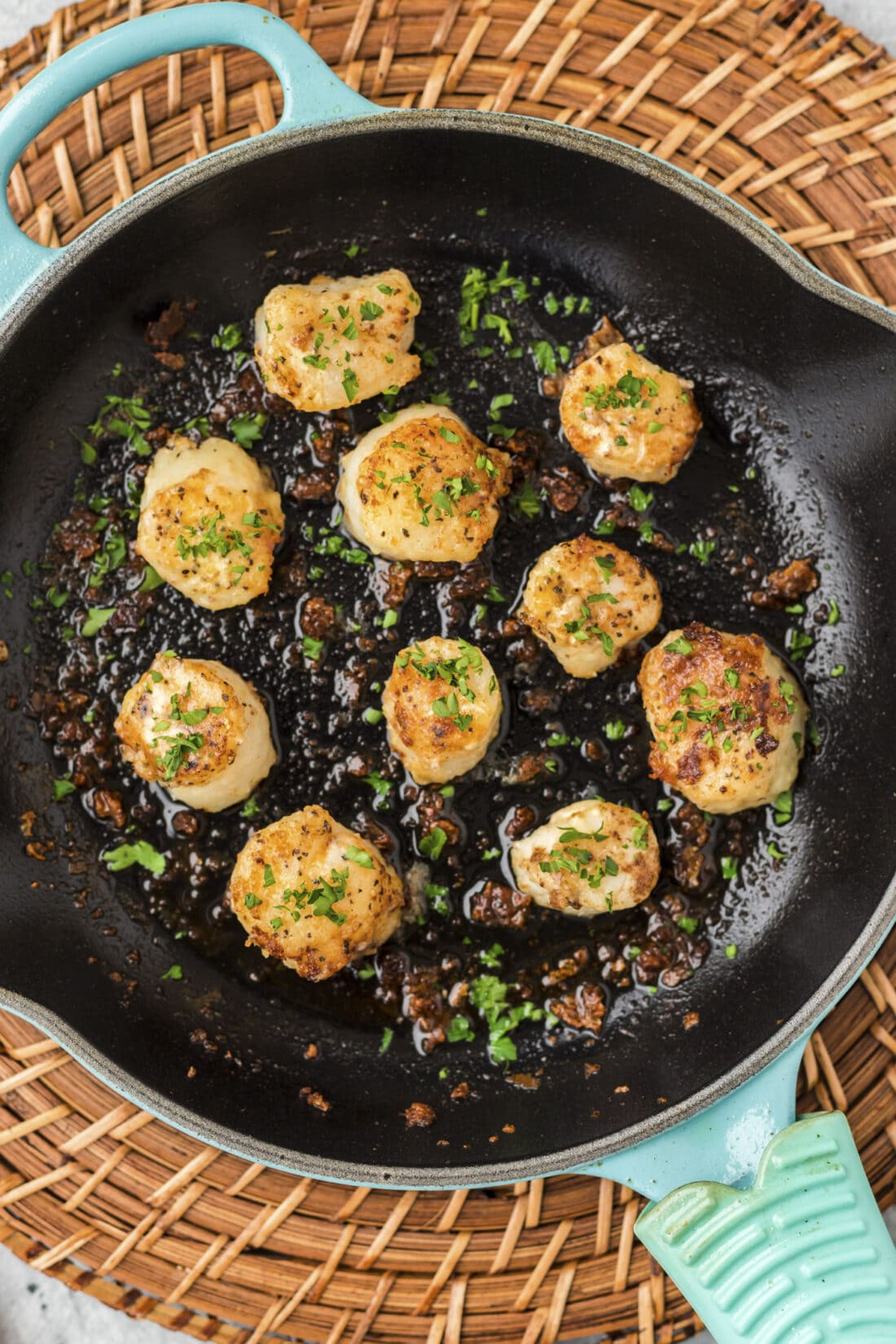 Pan Seared Scallops in a skillet