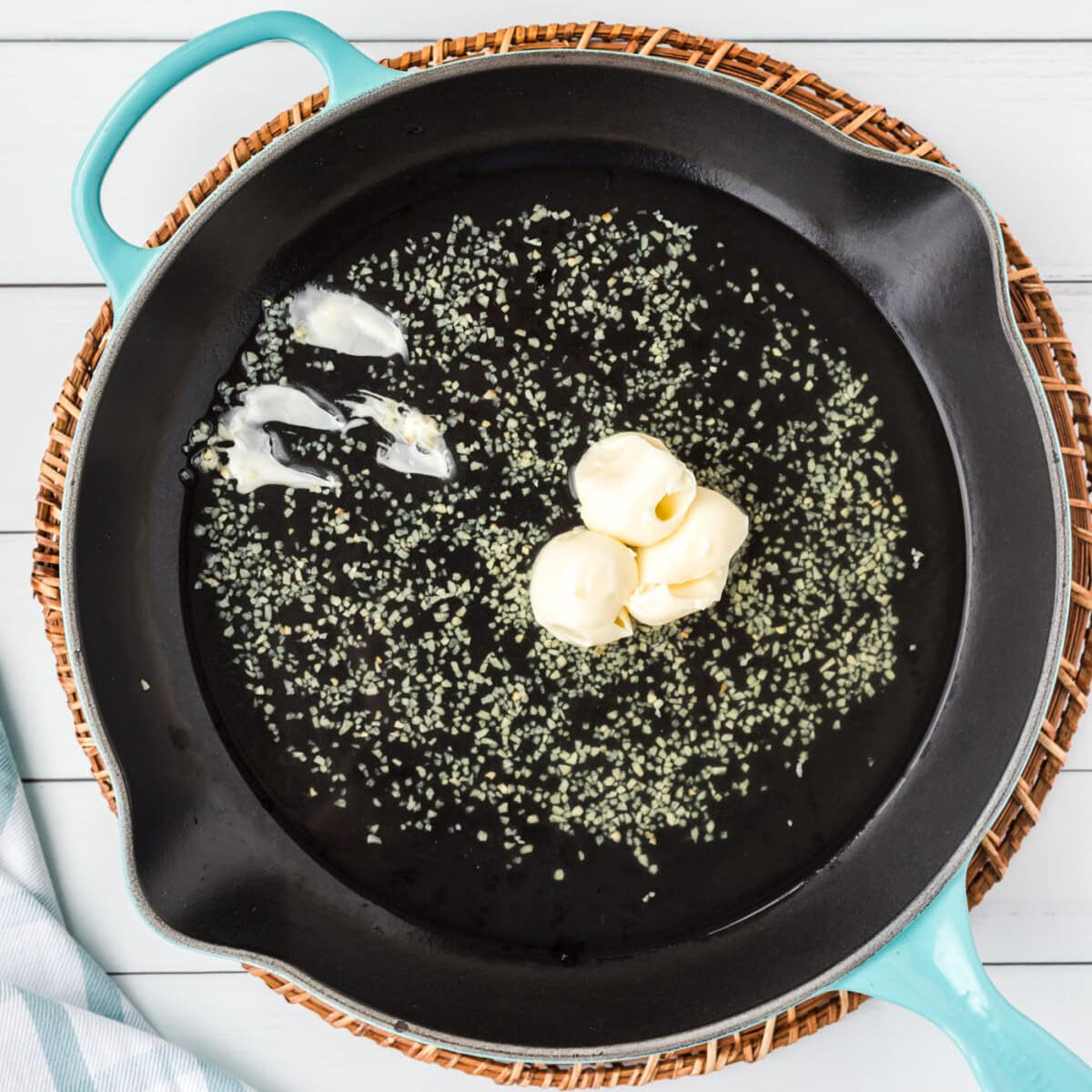 white wine, minced garlic, lemon juice, and butter in a skillet