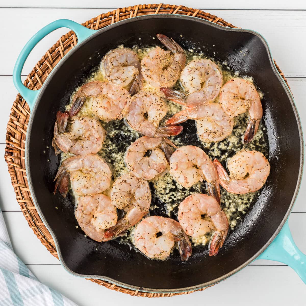 shrimp scampi in a skillet