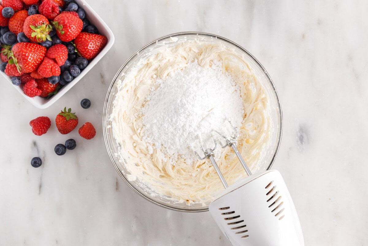 mixing powdered sugar into chantilly frosting