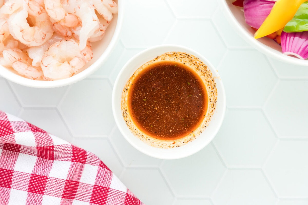 olive oil, cayenne pepper, black pepper, and garlic salt in a bowl