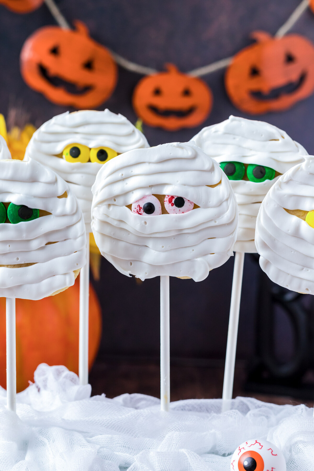 Mummy Cookies with pumpkin banner