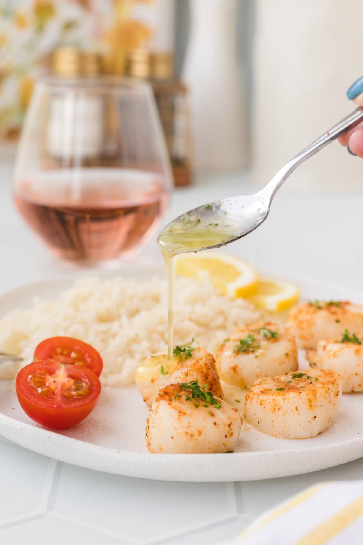 drizzling butter mon Air Fryer Scallops