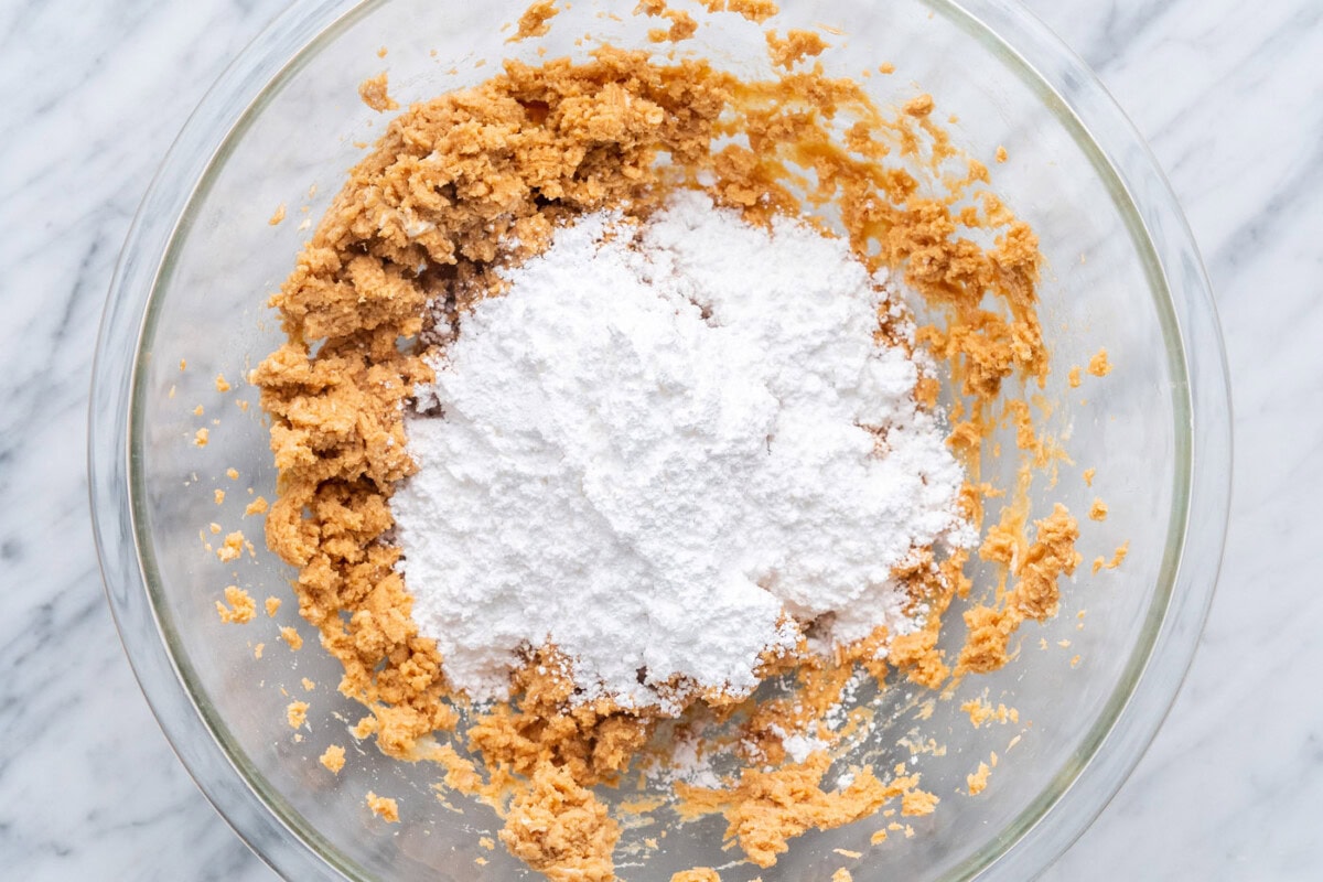 powdered sugar on top of peanut butter mixture