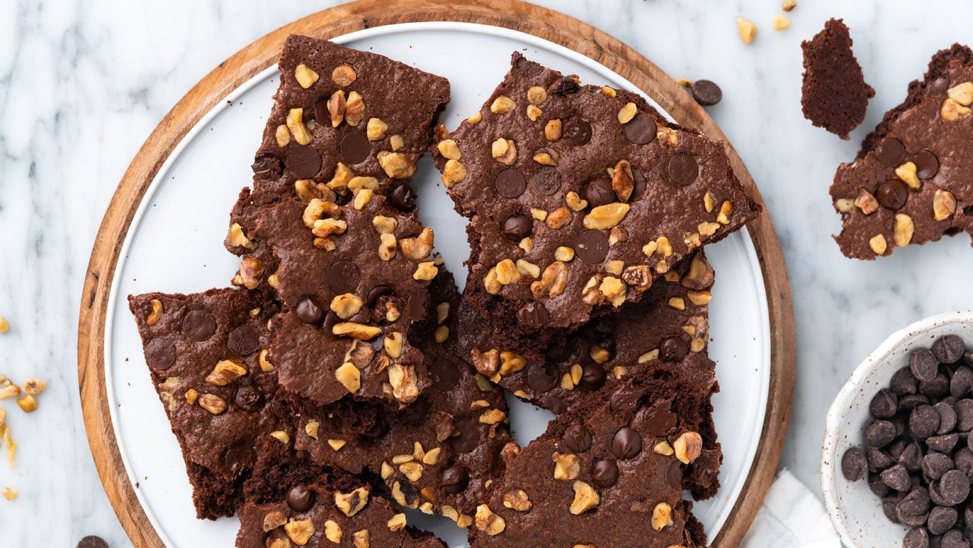 Instead of thick and chewy like a normal brownie, brownie brittle is crisp and crunchy and make grea