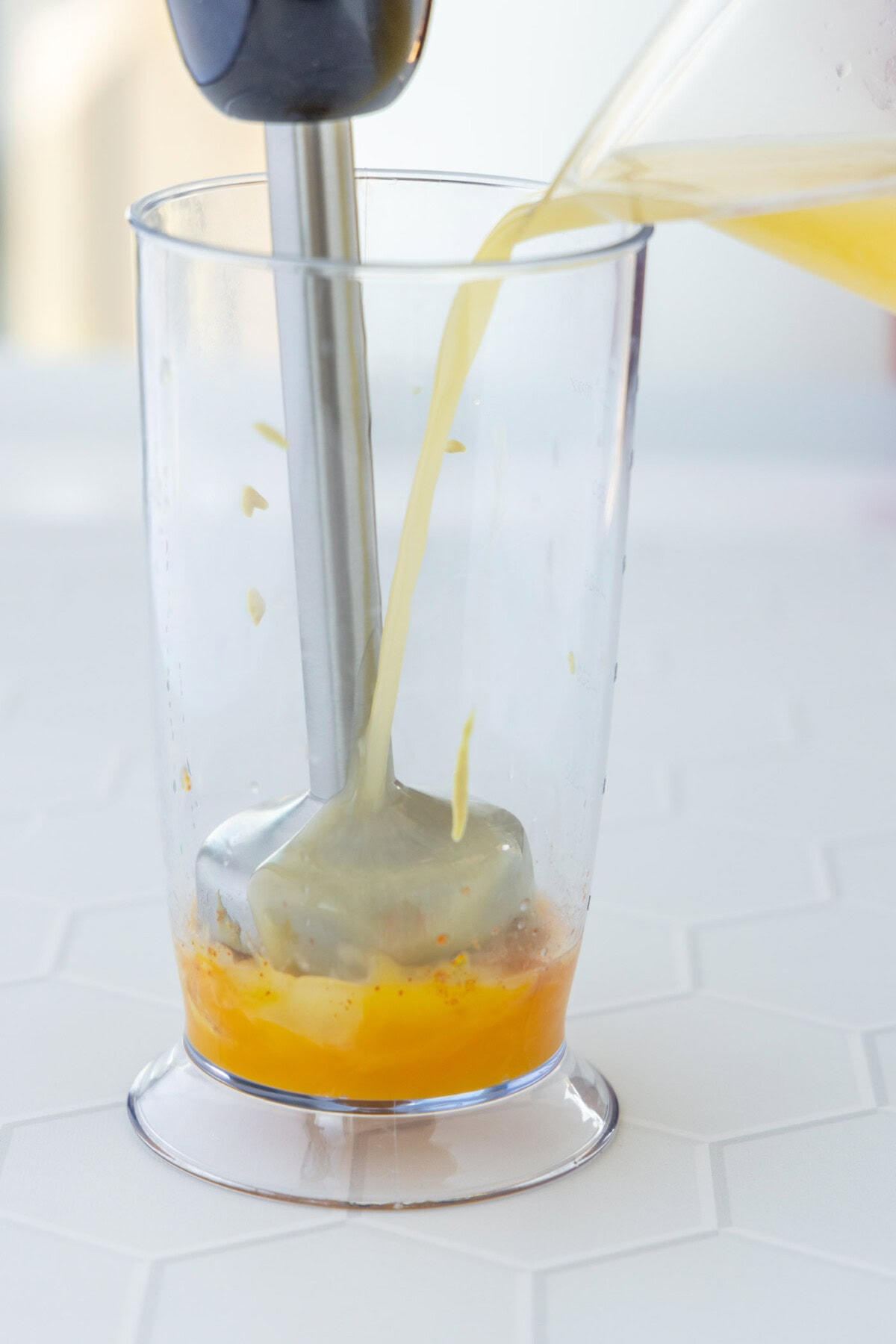 immersion blender blending hollandaise sauce ingredients