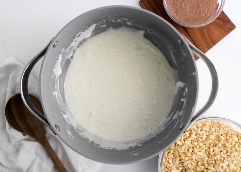Hot Cocoa Rice Krispie Treats Amanda's Cookin' No Bake Desserts