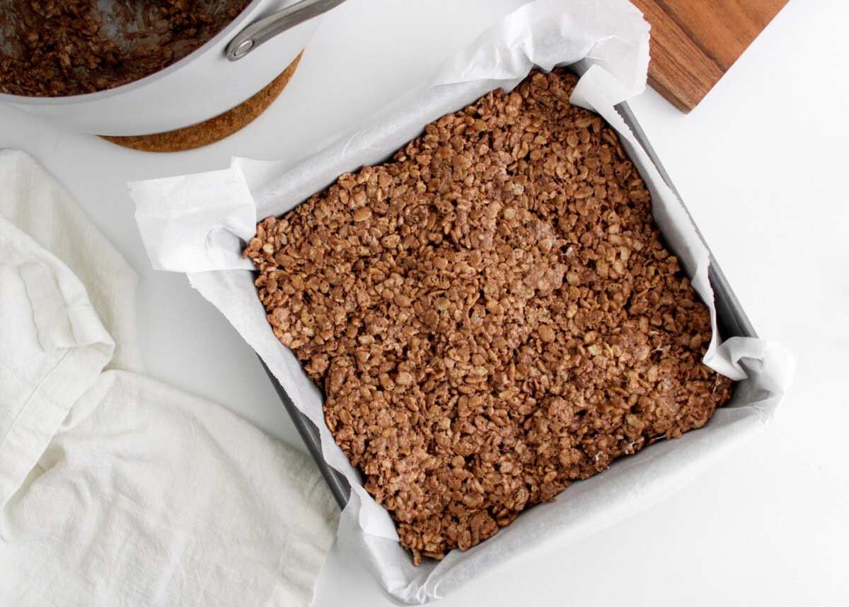 hot chocolate rice krispie treats in a pan