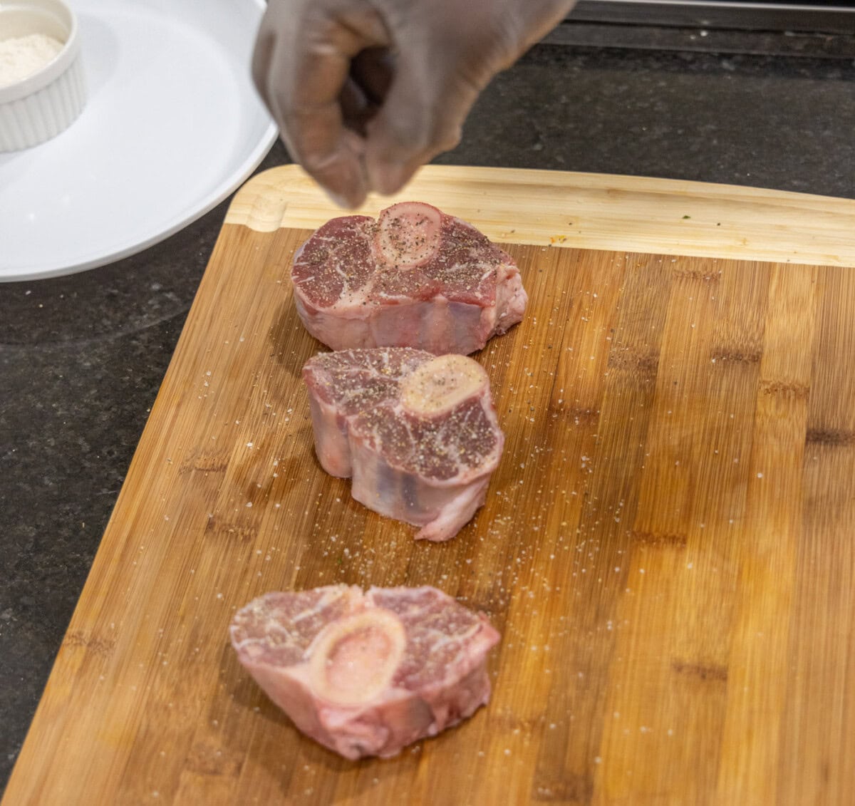 seasoning veal shanks with garlic salt and pepper