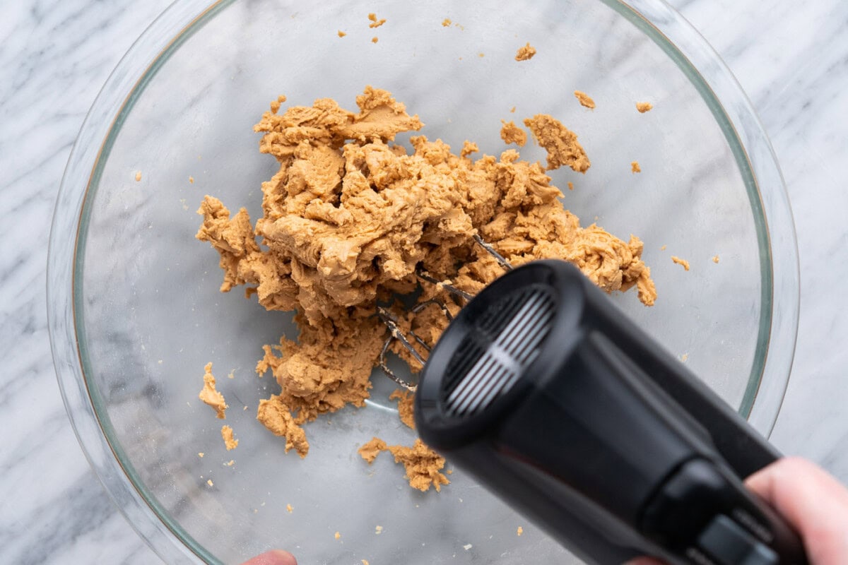 Electric mixer combining peanut butter and powdered sugar