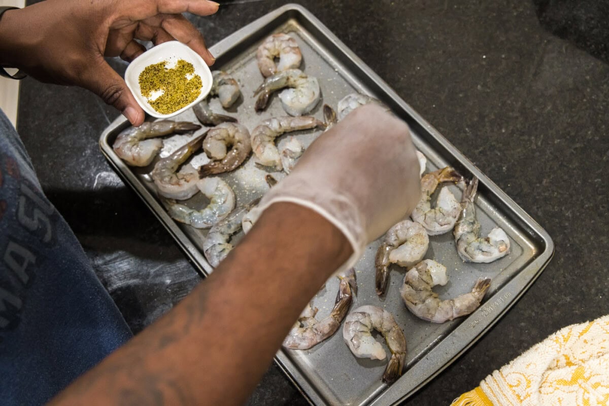 seasoning shrimp with lemon pepper