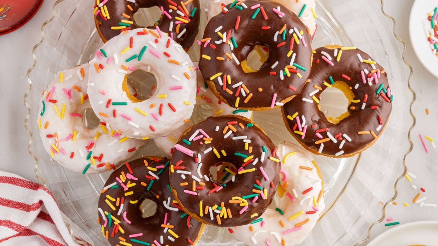 These cake mix donuts are really simple to make and don’t require any deep frying in oil. They taste
