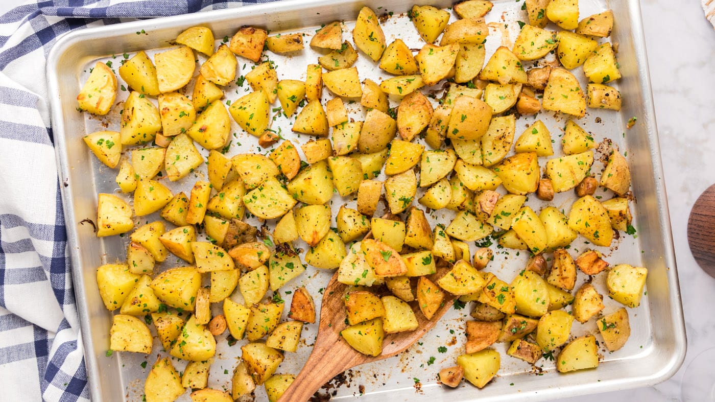 Garlic roasted potatoes are the side dish of all side dishes. These versatile beauties really do com