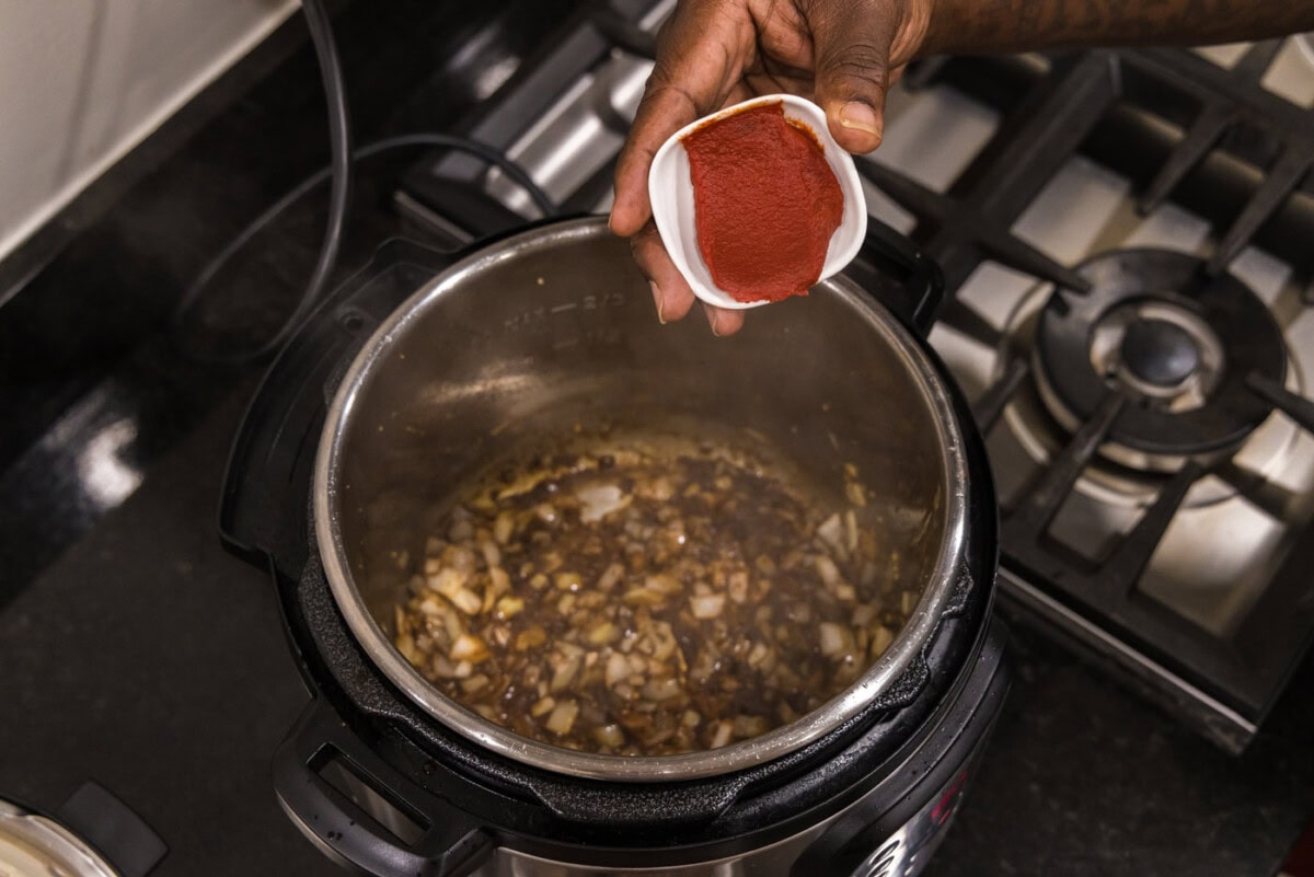 adding tomato paste to instant pot